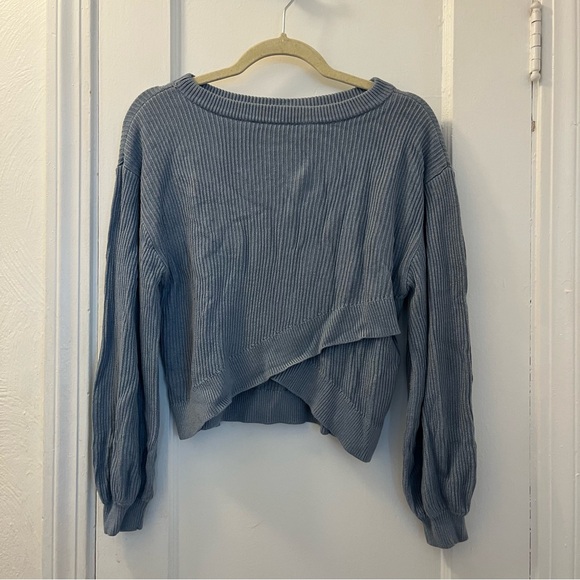 Lululemon Cashmere Blend Reversible Crossover Sweater in Chambray | size 6 - Picture 6 of 8